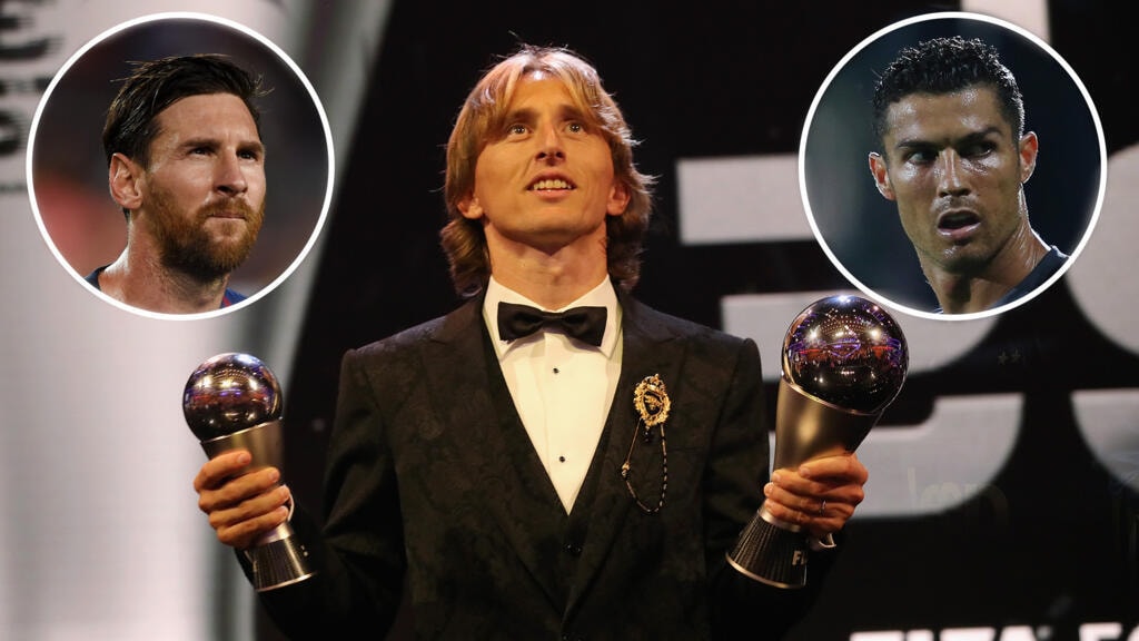 Luka Modric nhận danh hiệu Quả bóng vàng 2018.