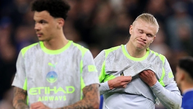 Man City hòa 3-3 Everton trên sân Hill Dickinson.