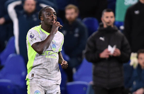Jeremy Doku ăn mừng bàn thắng gỡ hòa quý giá cho Man City ở phút cuối trận