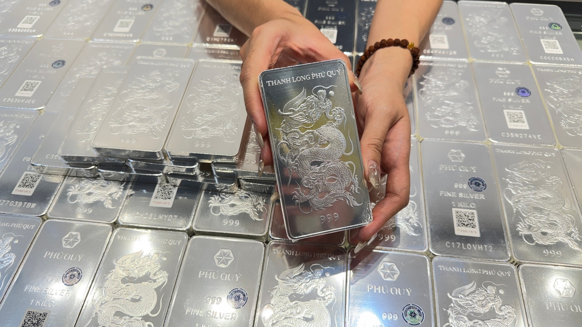 Giá bạc hôm nay 7/5/2026: Bạc thế giới vượt 78 USD/ounce