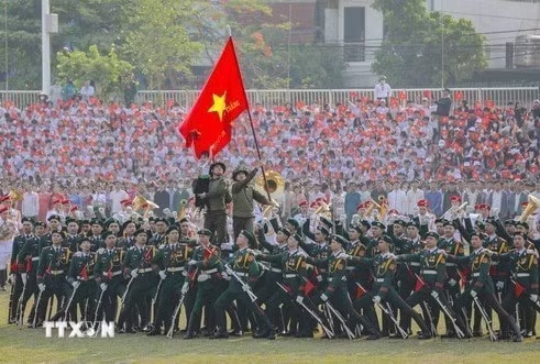 ttxvn-chien-thang-lich-su-dien-bien-phu-751954-ban-anh-hung-ca-vang-vong-mai-8741500-1.jpg