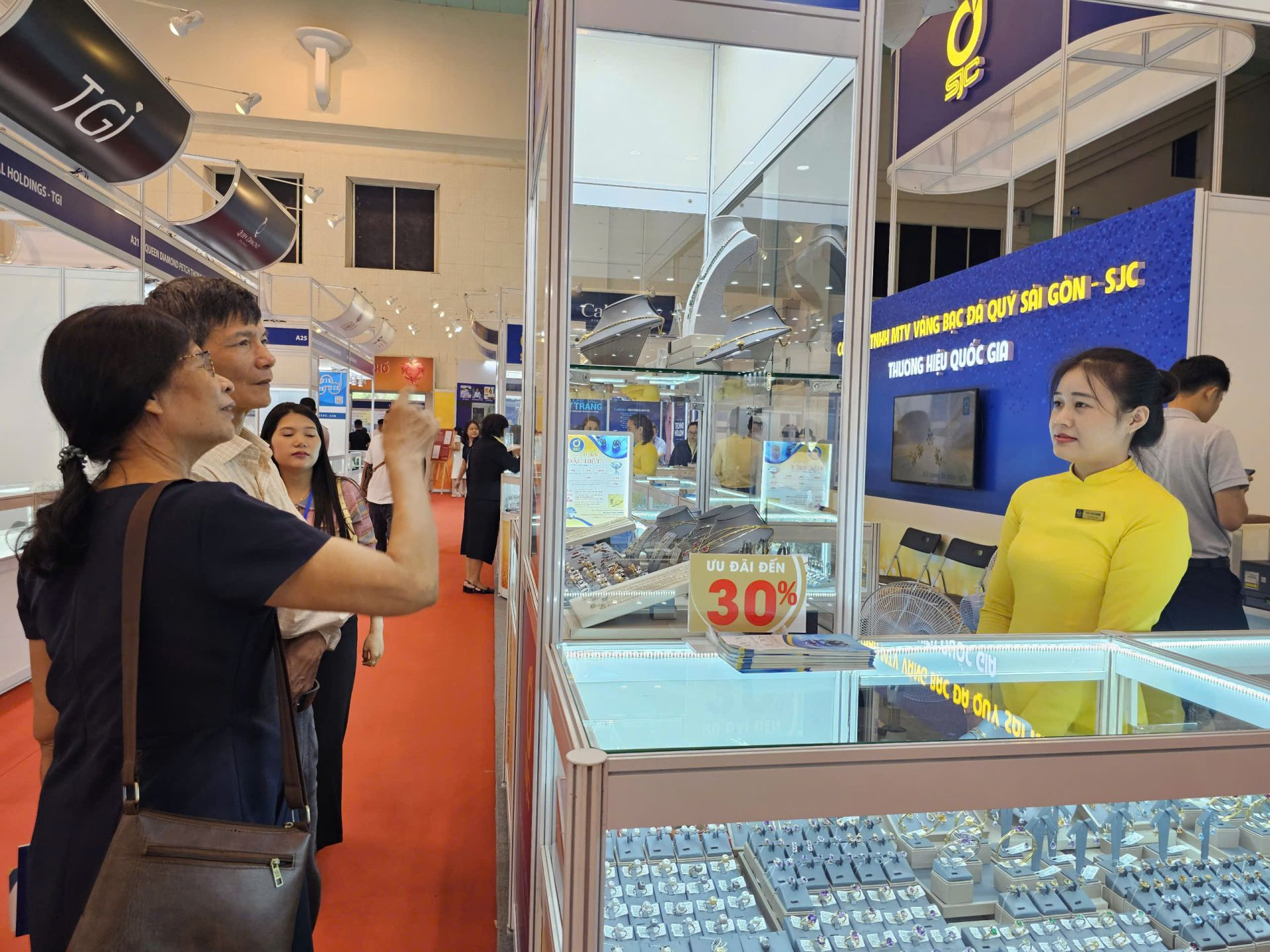 Giá vàng hôm nay 8/5/2026: Giá vàng SJC, nhẫn 9999 và vàng thế giới thứ 6 ngày mới