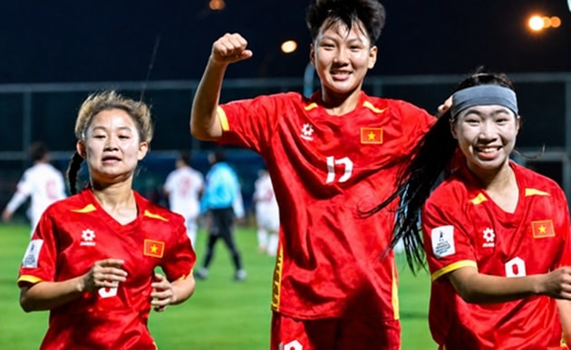 U17 nữ Việt Nam ăn mừng sau bàn thắng mở tỷ số đầy ấn tượng trước Myanmar.