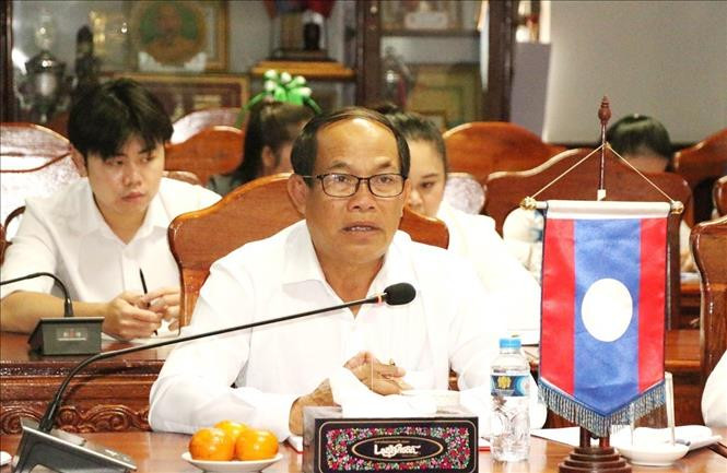 lao3-060526.jpg