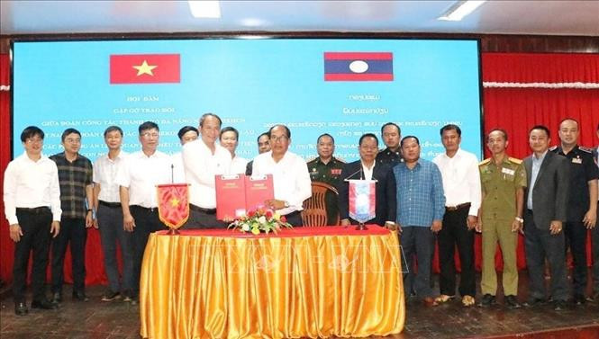 lao4-060526.jpg