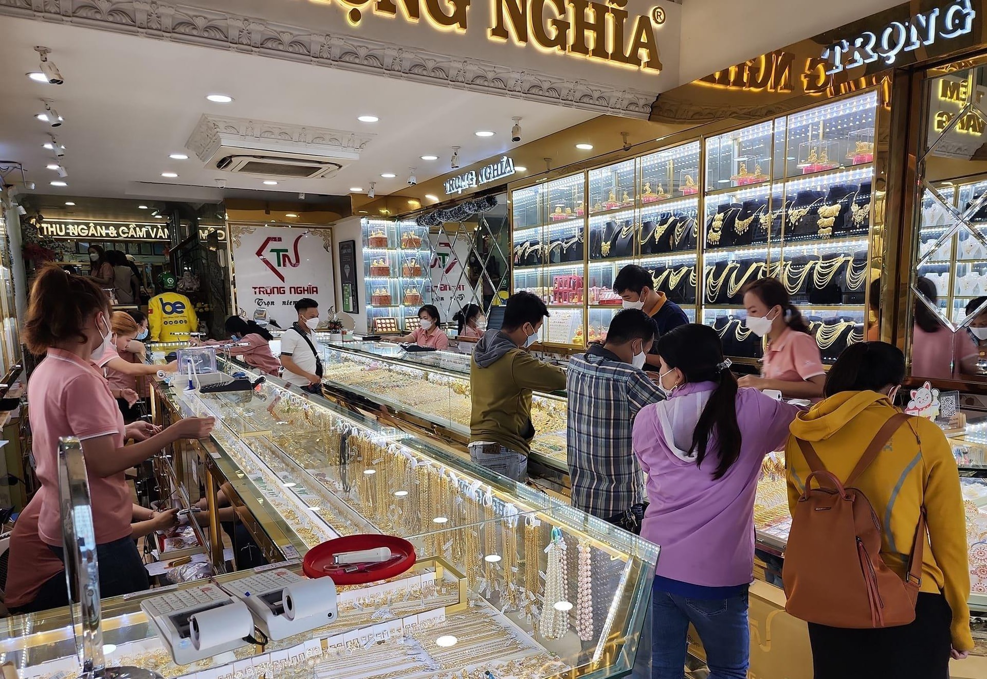 Giá vàng hôm nay 9/5/2026: Giá vàng SJC, nhẫn 9999 và vàng thế giới thứ 7 ngày mới