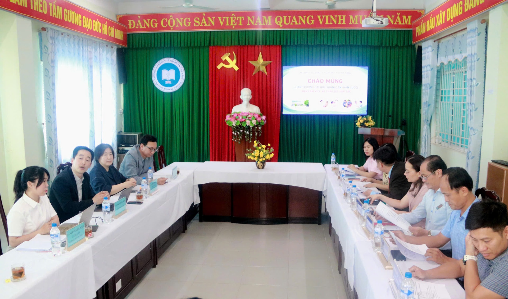  Quang cảnh buổi họp. Ảnh: HOÀNG LIÊN