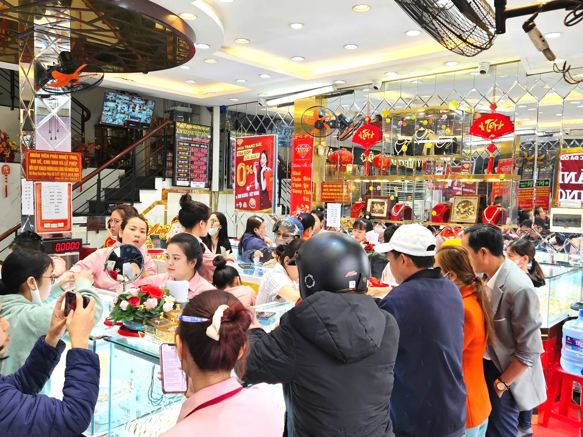 Giá vàng hôm nay 12/5/2026: Giá vàng SJC, nhẫn 9999 và vàng thế giới thứ 3