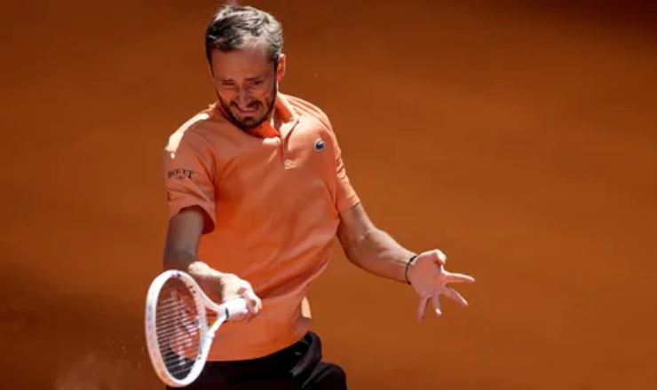 Daniil Medvedev thể hiện sự ổn định và kinh nghiệm thi đấu đỉnh cao tại Rome Open