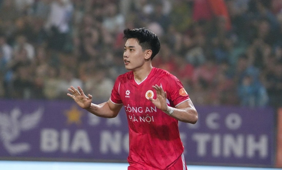 Tiền đạo Nguyễn Đình Bắc đang duy trì hiệu suất ghi bàn cực cao.