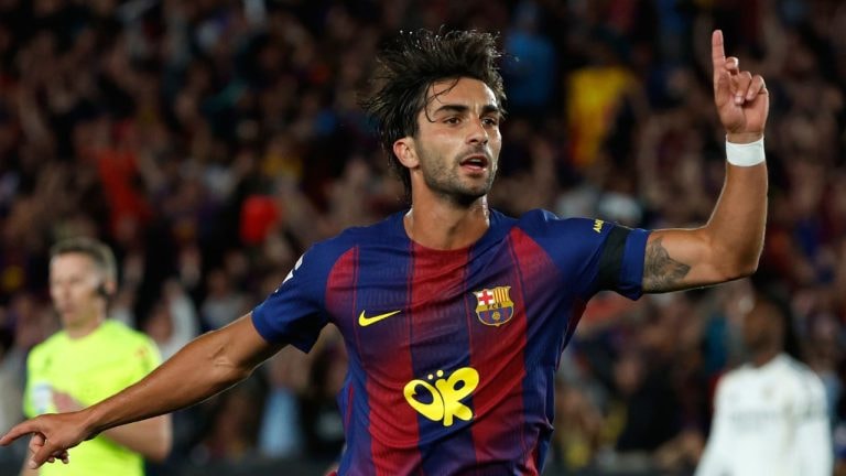 Ferran Torres dứt điểm nhân đôi cách biệt cho Barcelona.