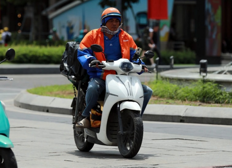 Tài xế công nghệ vận hành xe máy điện với tần suất cao trong đô thị