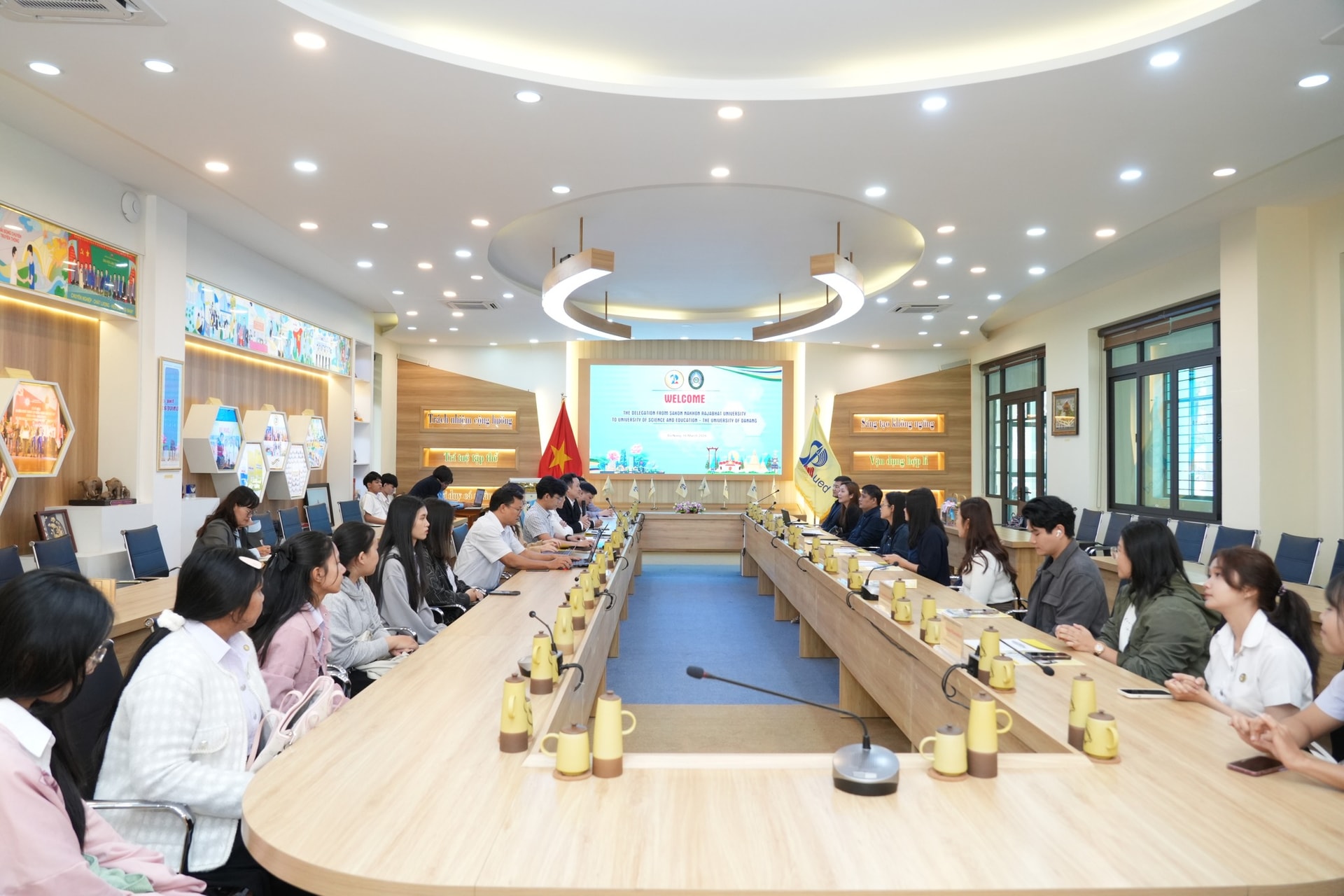 14-5, Sinh viên Thái 1
