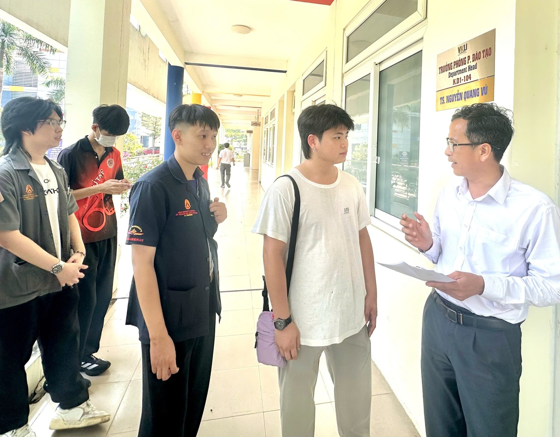14-5, sinh viên Thái