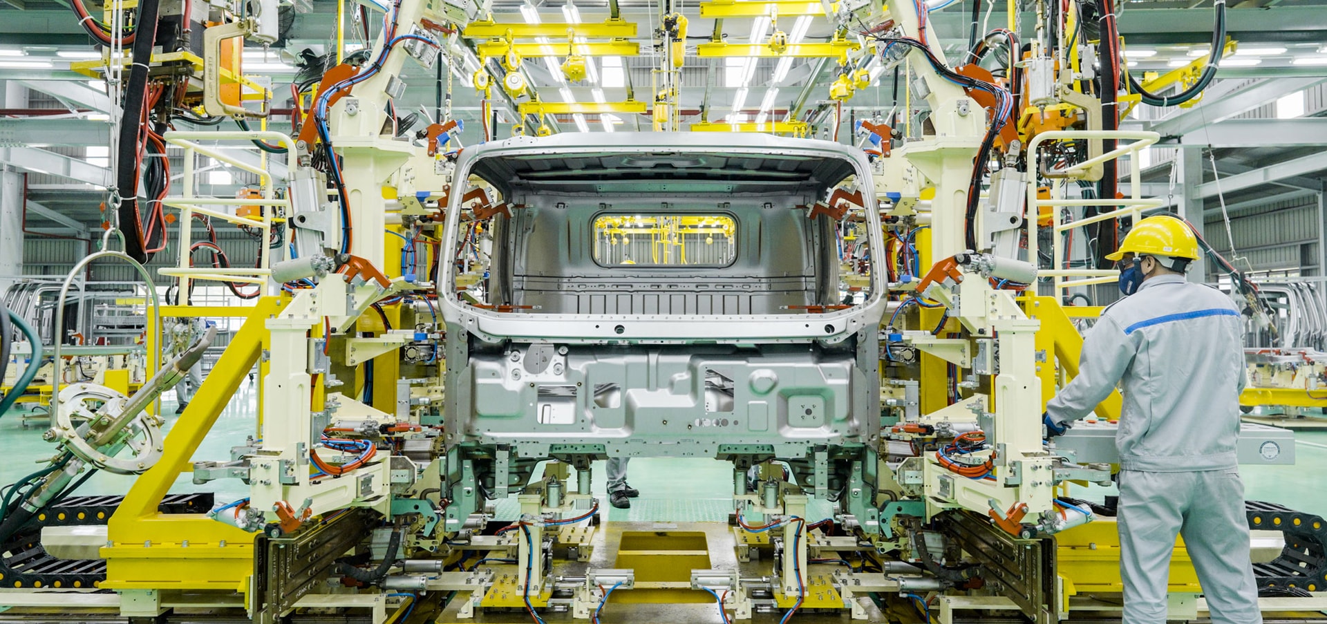 4. Dây chuyền hàn tại nhà máy THACO Tải (THACO AUTO)