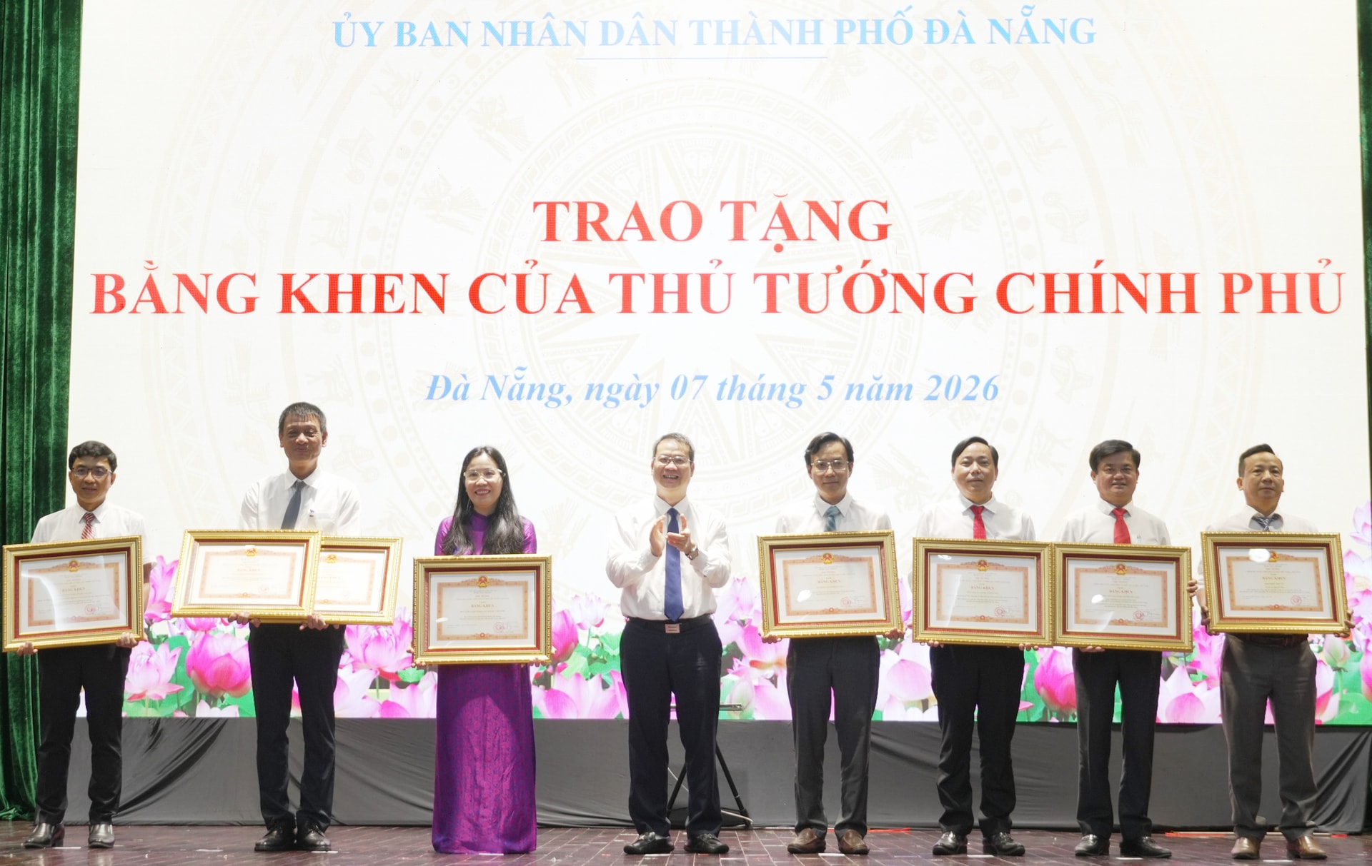 anh khen thuong