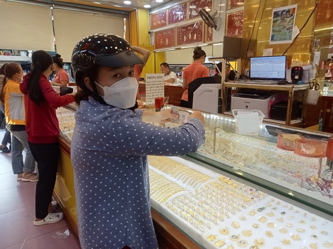 Giá vàng hôm nay 16/5/2026: Giá vàng SJC, nhẫn 9999 và vàng thế giới cuối tuần