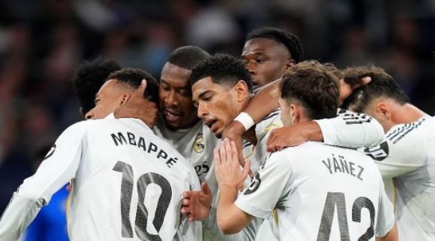 Đội hình Real Madrid duy trì sự gắn kết trong hiệp hai.