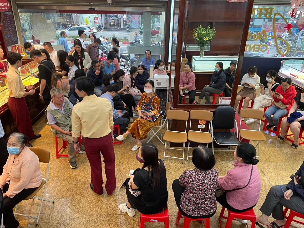 Giá vàng hôm nay 17/5/2026: Giá vàng SJC, nhẫn 9999 và vàng thế giới cuối tuần