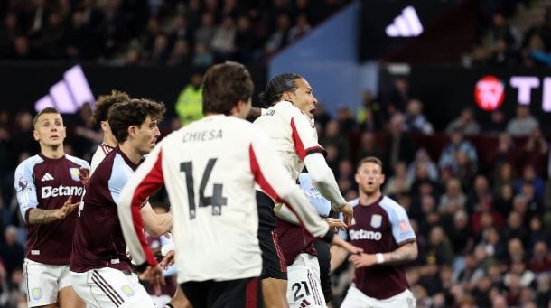 Trung vệ Virgil van Dijk ghi bàn nhưng mắc lỗi phòng ngự