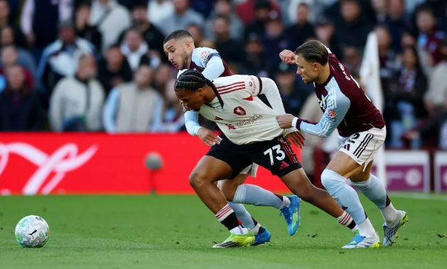 Rio Ngumoha là điểm sáng hiếm hoi của Liverpool.
