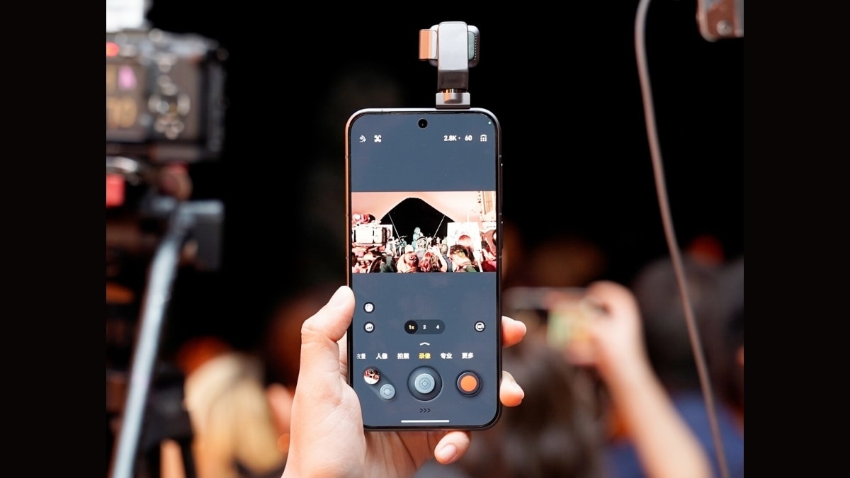 Cụm camera gật đầu và lắc đầu của HONOR Robot Phone