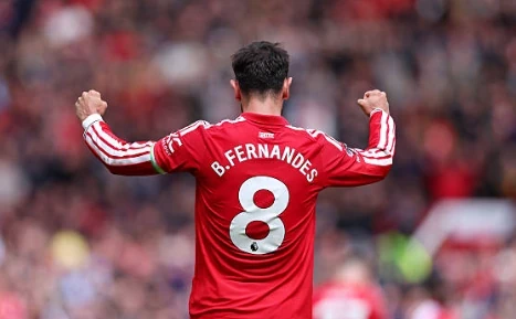 Bruno Fernandes cân bằng kỷ lục 20 kiến tạo trong một mùa giải của Thierry Henry và De Bruyne.