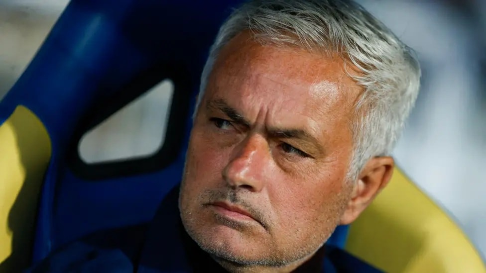 Jose Mourinho dẫn dắt Benfica trong mùa giải 2025/2026 với thành tích bất bại tại giải quốc nội.