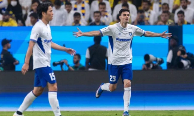 Deniz Hummet ăn mừng bàn thắng duy nhất giúp Gamba Osaka lên ngôi vô địch