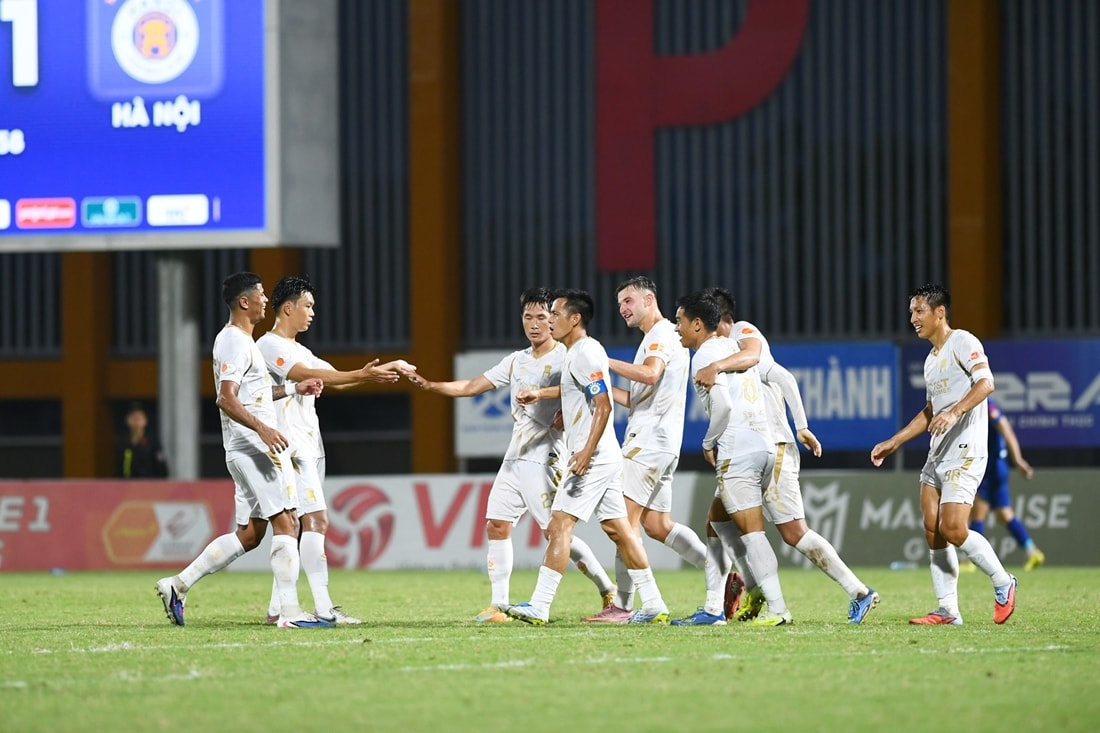 Hà Nội FC giành chiến thắng đậm đà 4-0 trước PVF-CAND tại vòng 23 V-League.