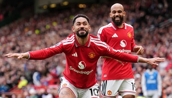 MU giành chiến thắng nghẹt thở trước Nottingham Forest tại vòng 37 Ngoại hạng Anh.