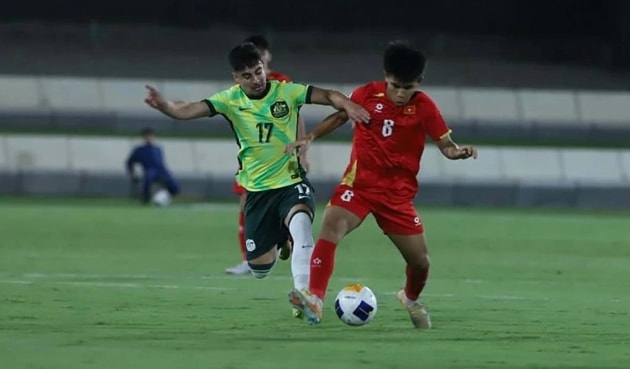Các cầu thủ U17 Việt Nam nỗ lực tìm kiếm bàn thắng danh dự trong những phút cuối.