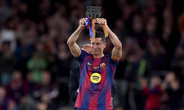 Robert Lewandowski trong trận đấu cuối cùng trên sân nhà của Barcelona.