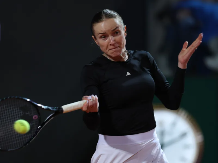 Svitolina thi đấu đầy quyết tâm trên sân đất nện
