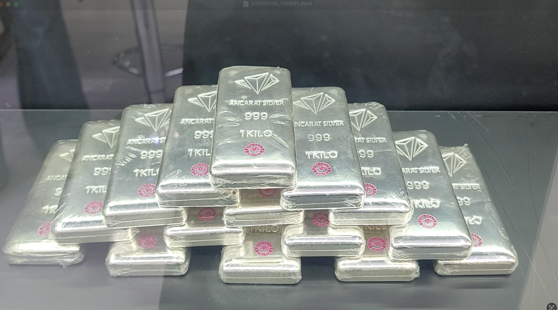 Giá bạc hôm nay 20/5: Thế giới mất 17% trong tuần qua