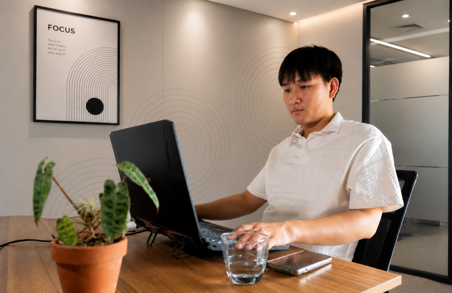 Nhiều bạn trẻ, đặc biệt là lứa tuổi GenZ bắt đầu có xu hướng khởi nghiệp độc lập và tận dụng các công vụ trí thuệ nhân tạo để hỗ trợ công việc