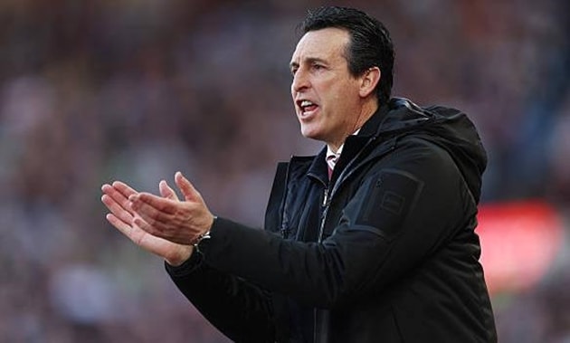 HLV Unai Emery chỉ đạo các học trò trong buổi tập chuẩn bị cho chung kết.