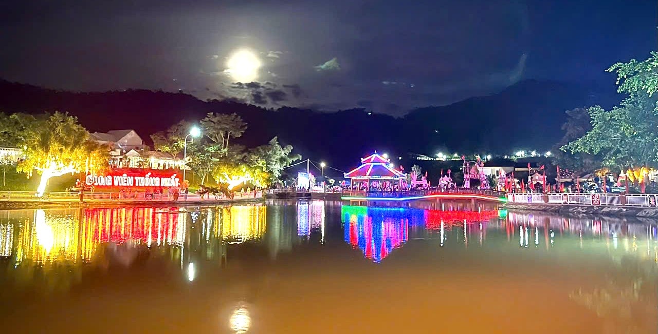 Diện mạo xã Tây Giang nhiều đổi thay, hệ thống giao thông từng bước được hoàn thiện, đời sống vật chất và tinh thần của người dân được cải thiện.