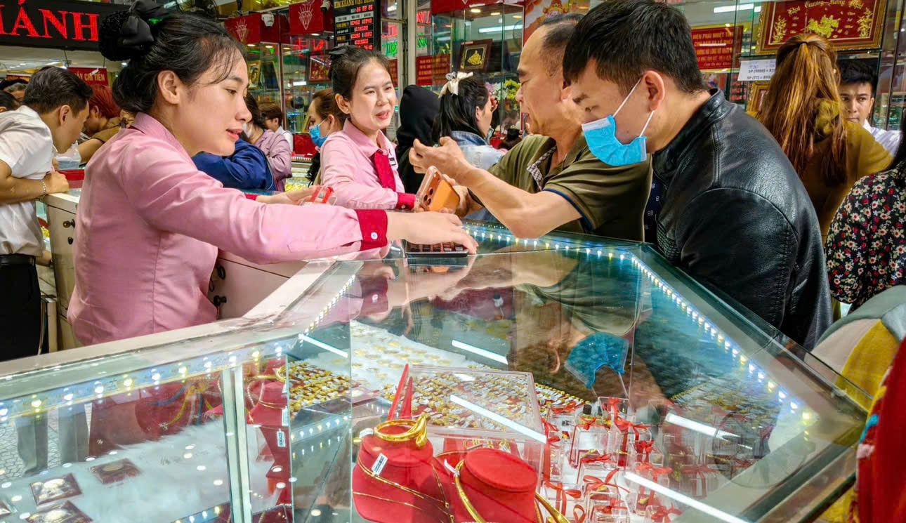 Giá vàng hôm nay 23/5/2026: Giá vàng SJC, nhẫn 9999 và vàng thế giới ngày mới