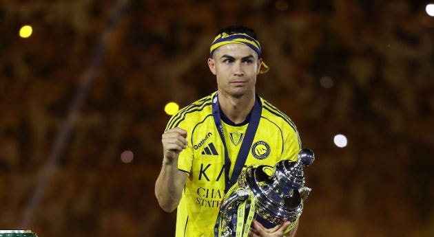 Siêu sao Cristiano Ronaldo hạnh phúc bên danh hiệu vô địch quốc gia Saudi Pro League.