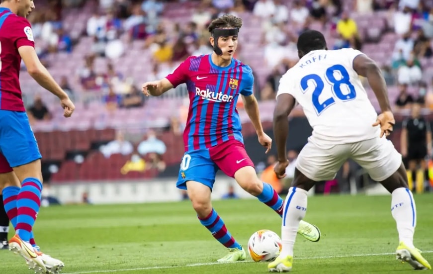 Gavi trong màu áo Barcelona tại một trận đấu ở La Liga.