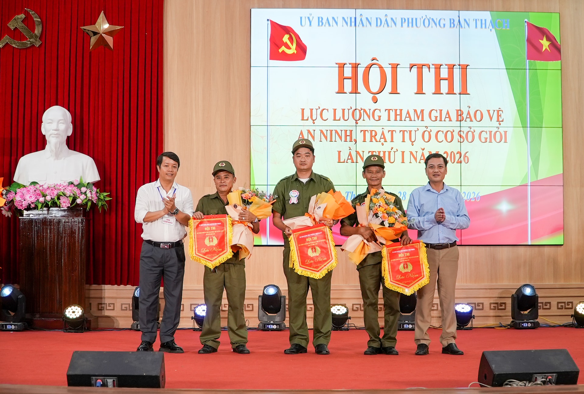 BAN THACH 2