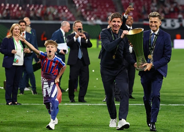Hành trình vượt khó của tập thể Crystal Palace dưới sự dẫn dắt của chiến lược gia người Áo.