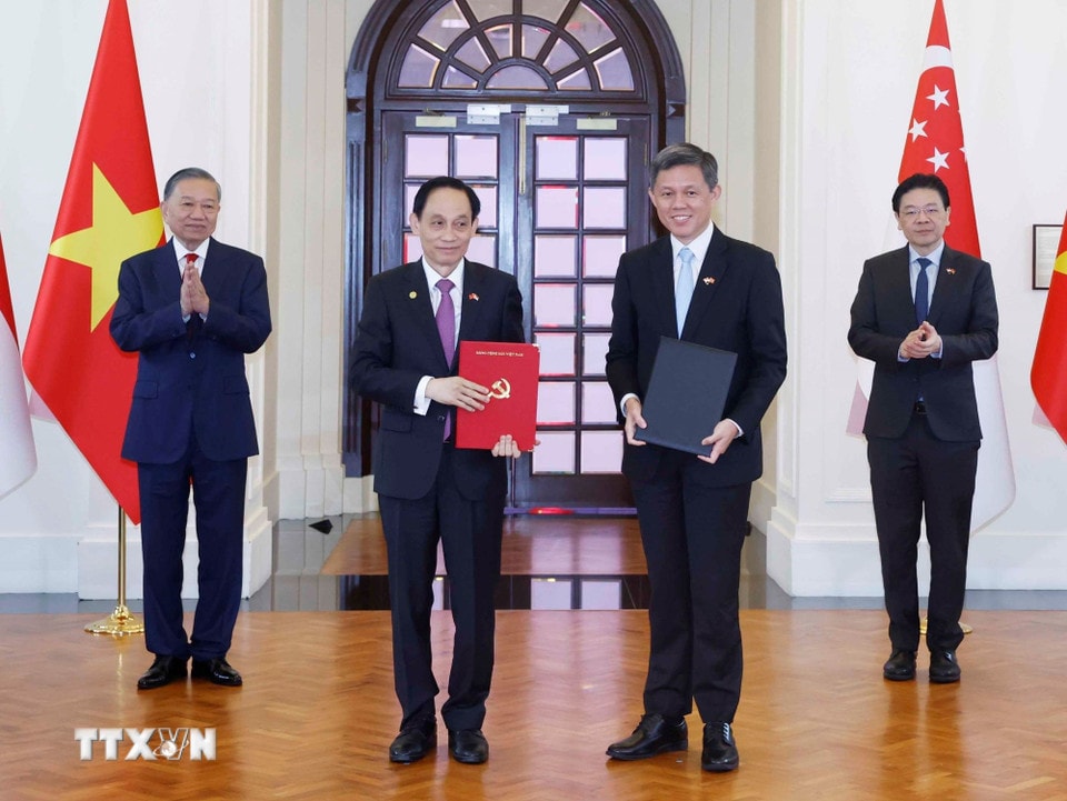 e1113-_ttxvn-tong-bi-thu-chu-tich-nuoc-to-lam-va-thu-tuong-singapore-chung-kien-le-trao-van-kien-hop-tac-giua-hai-nuoc-29-1.jpg