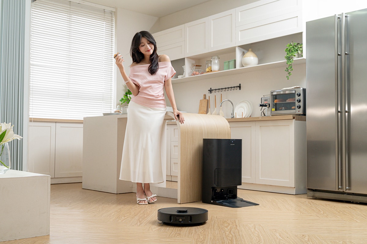 Robot hút bụi lau nhà Dreame D30 Ultra CE với trạm sạc đa năng