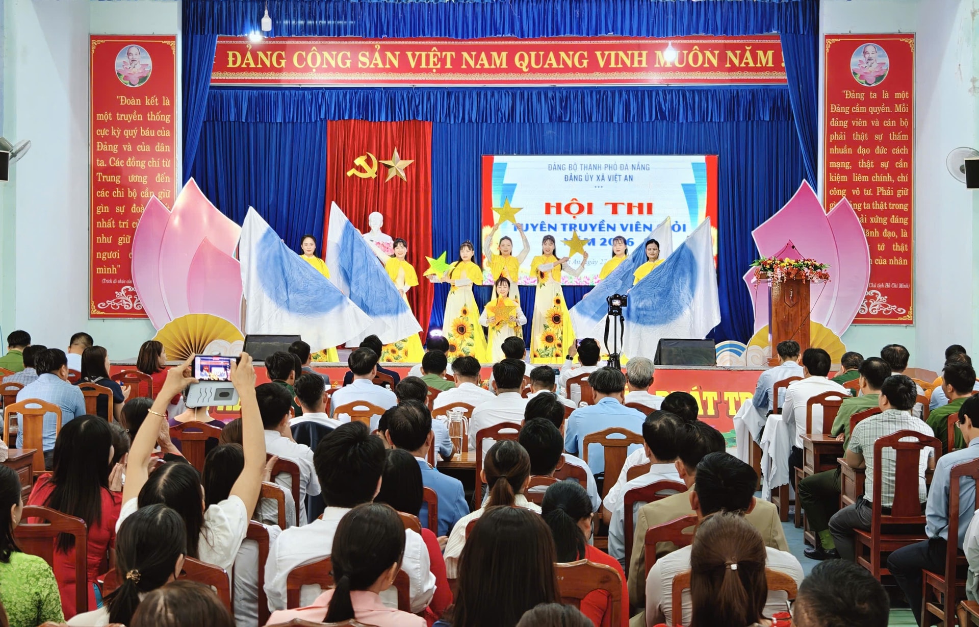 Hội thi tuyên truyền viên giỏi năm 2026 của Đảng ủy xã Việt An thu hút đông đảo cán bộ, đảng viên các chi bộ trực thuộc theo dõi, cổ vũ. Ảnh: V.AN