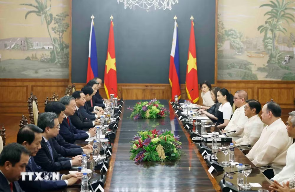 Tổng Bí thư, Chủ tịch nước Tô Lâm và Tổng thống Philippines Ferdinand Romualdez Marcos Jr. hội đàm cấp Nhà nước. (Ảnh: Thống Nhất/TTXVN) ttxvn-tong-bi-thu-chu-tich-nuoc-to-lam-va-tong-thong-philippines-hoi-dam-0106-1.jpg
