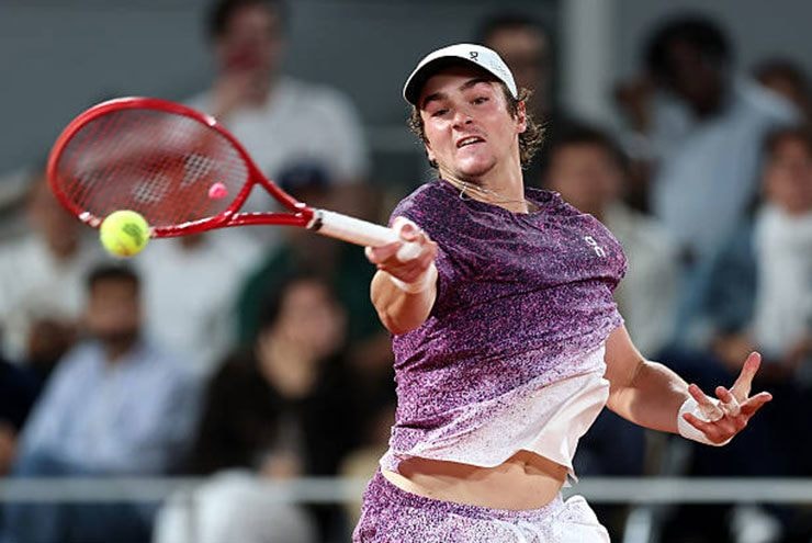 Tay vợt Joao Fonseca thi đấu tại Roland Garros