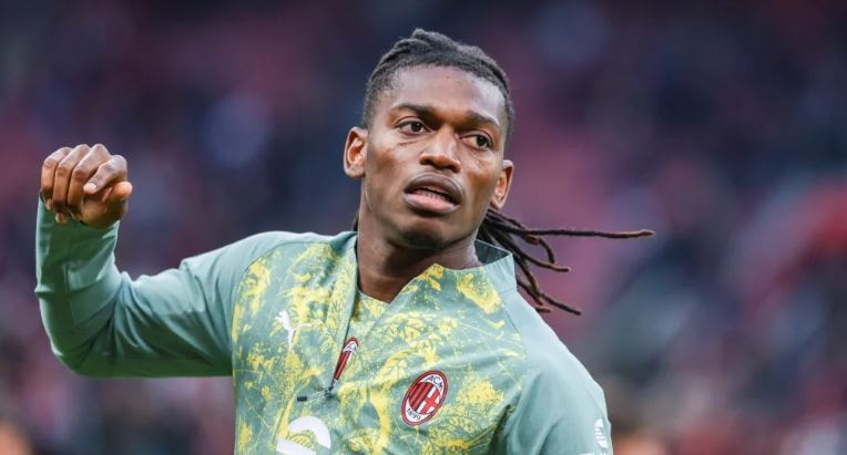 Ban lãnh đạo Manchester United cần cân nhắc kỹ về phong độ thiếu ổn định và thái độ của Rafael Leao trước khi ký hợp đồng.