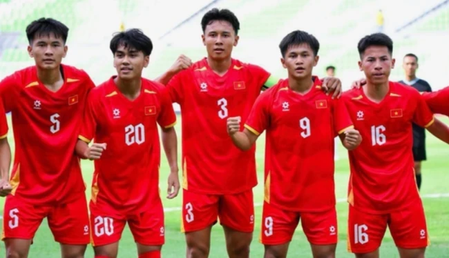 U19 Việt Nam thắng giòn giã ngày ra quân.